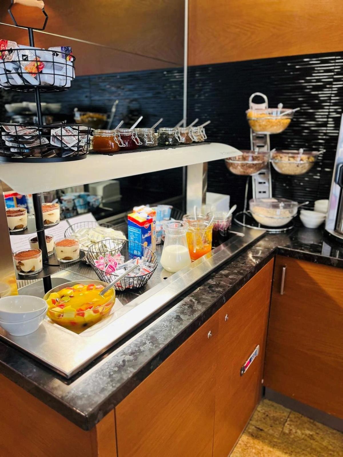 Mikado Hotel Нитра Екстериор снимка
